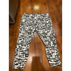 Under Armour workout pants  Womens 3X NWT Black White Tie Dye High Rise Ankle At